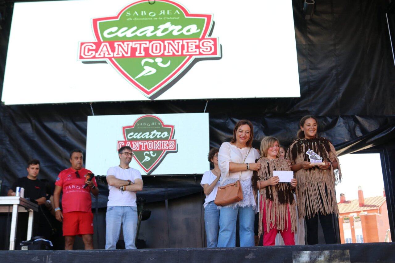 Premiación de los ganadores en la carrera de Autos Locos en Palencia