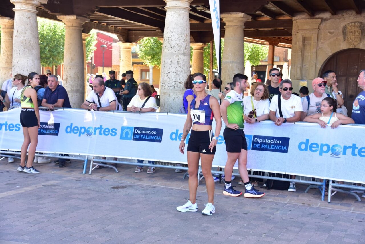 Atletas en la carrera Los 10.000 de Mariano Haro en Becerril de Campos