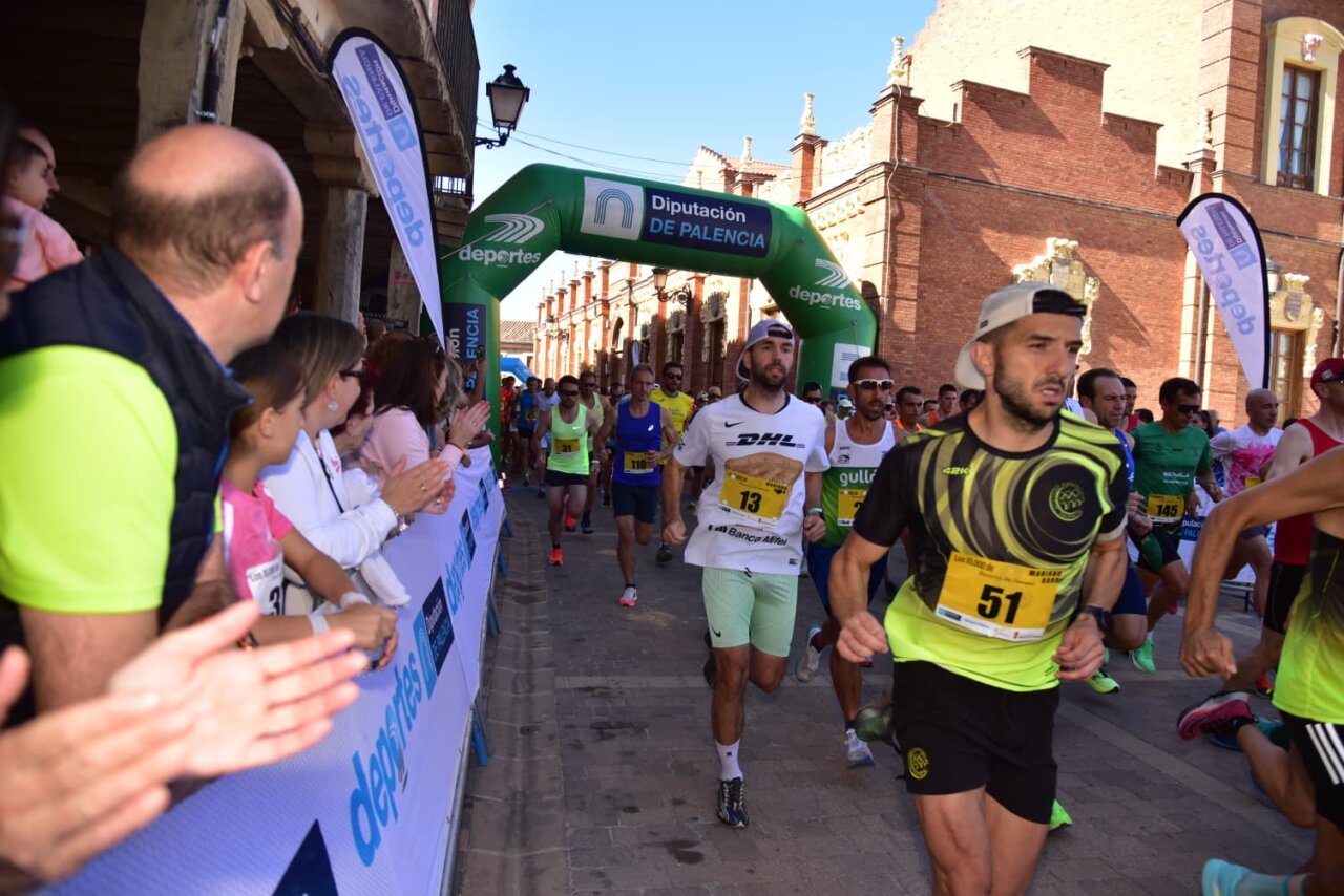 Corredores en la carrera Los 10.000 de Mariano Haro en Becerril de Campos