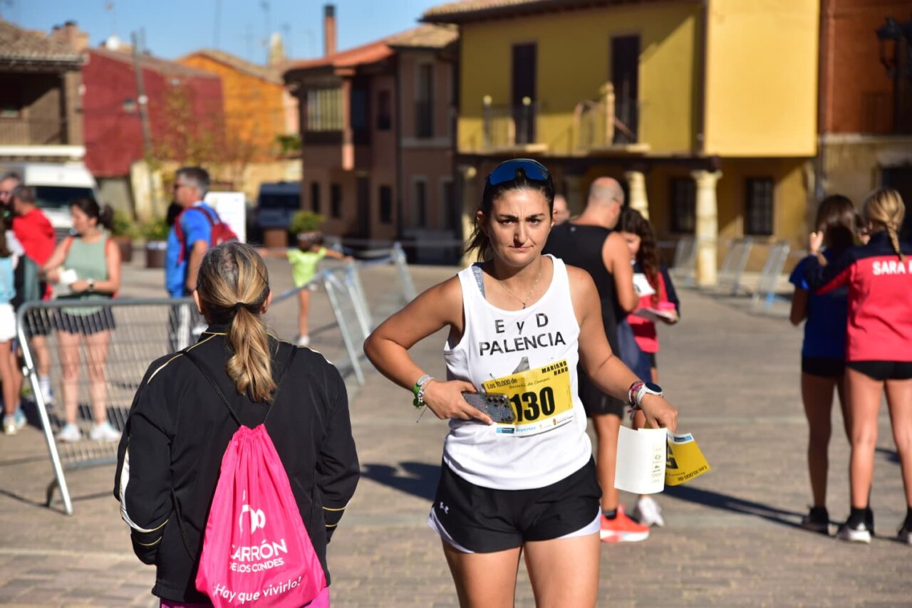 Corredora en la carrera Los 10.000 de Mariano Haro en Becerril de Campos