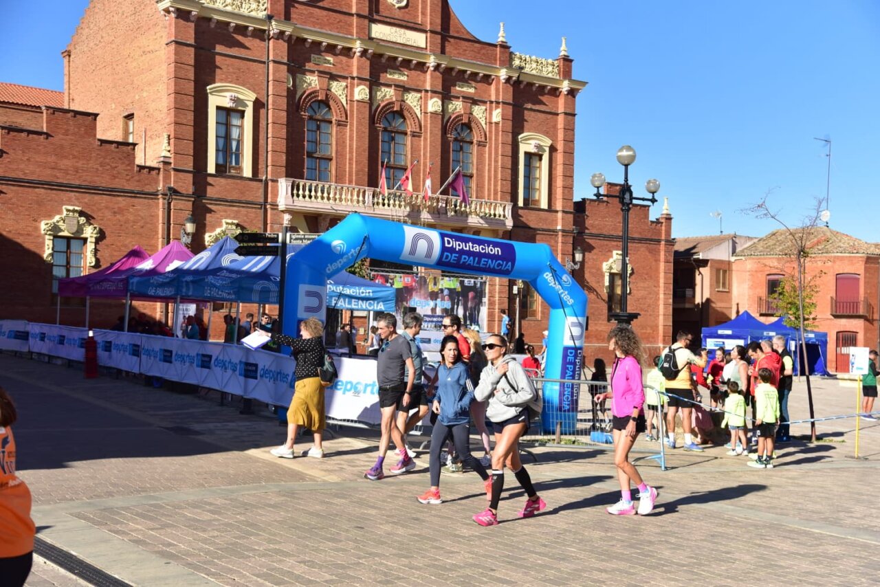 Participantes en la carrera Los 10.000 de Mariano Haro en Becerril de Campos