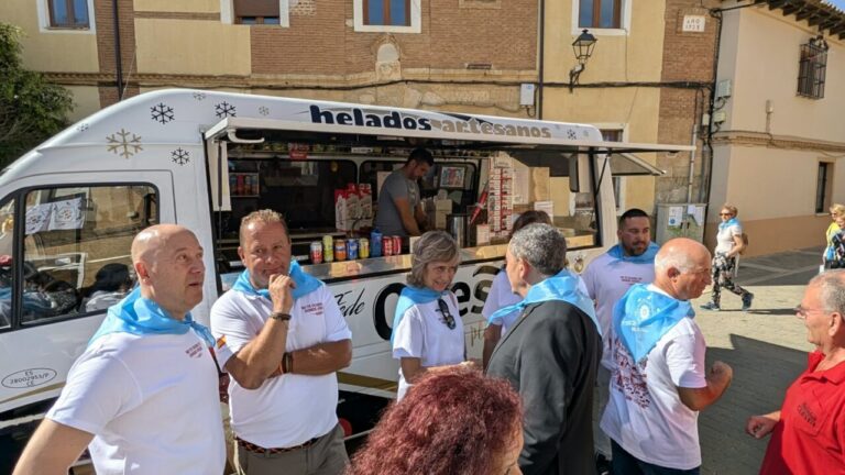 Personas celebrando el Día de la Provincia en Fuentes de Nava