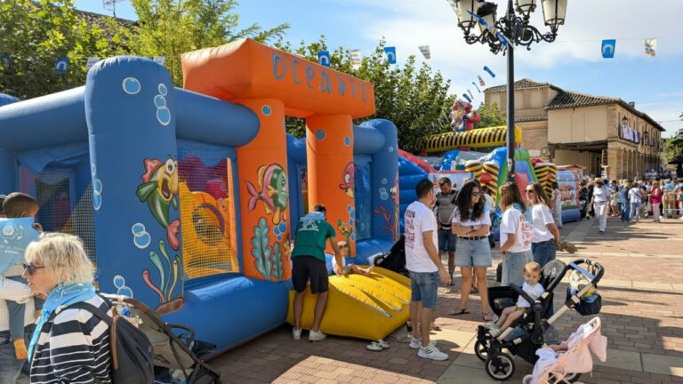 Celebración del Día de la Provincia en Fuentes de Nava con hinchables y actividades