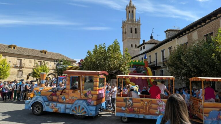 Celebración del Día de la Provincia en Fuentes de Nava con un tren infantil