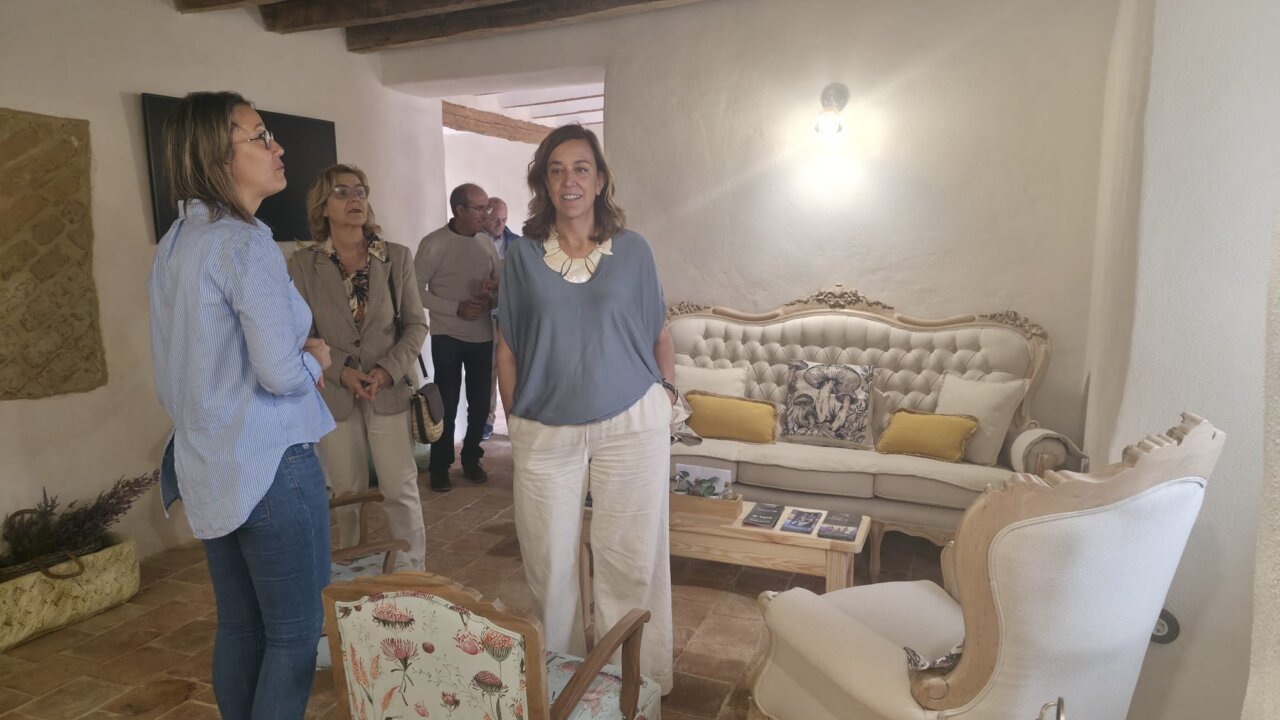 Inauguración del alojamiento rural Desóbriga en Osorno con asistentes