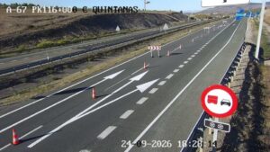 Vista de la A-67 cortada por un accidente en Aguilar de Campoo