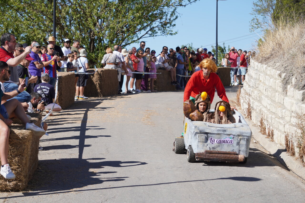 Participantes en la carrera de autos locos en Palencia