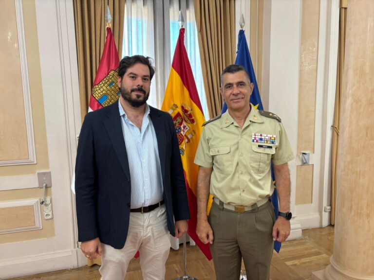 Recepción del nuevo general de brigada Vicente Martínez Ribera en Palencia