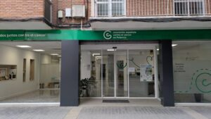 Fachada de la Asociación Española contra el Cáncer en Palencia