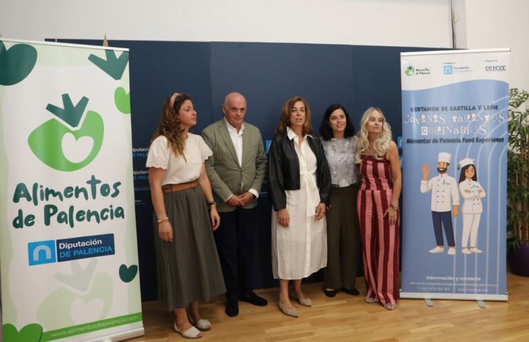 Evento de jóvenes cocineros en Palencia con participantes y banners