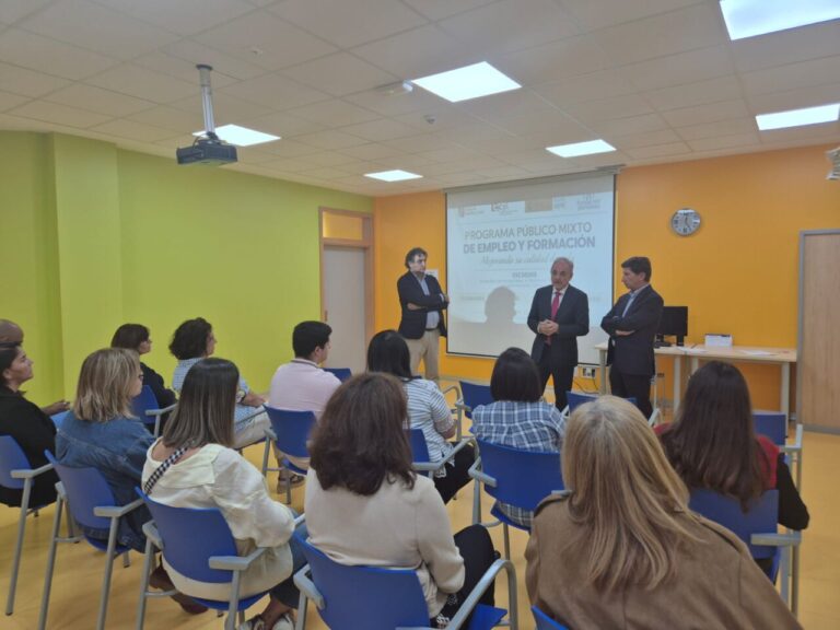 Clausura del programa mixto de empleo y formación en Palencia con participantes y autoridades.