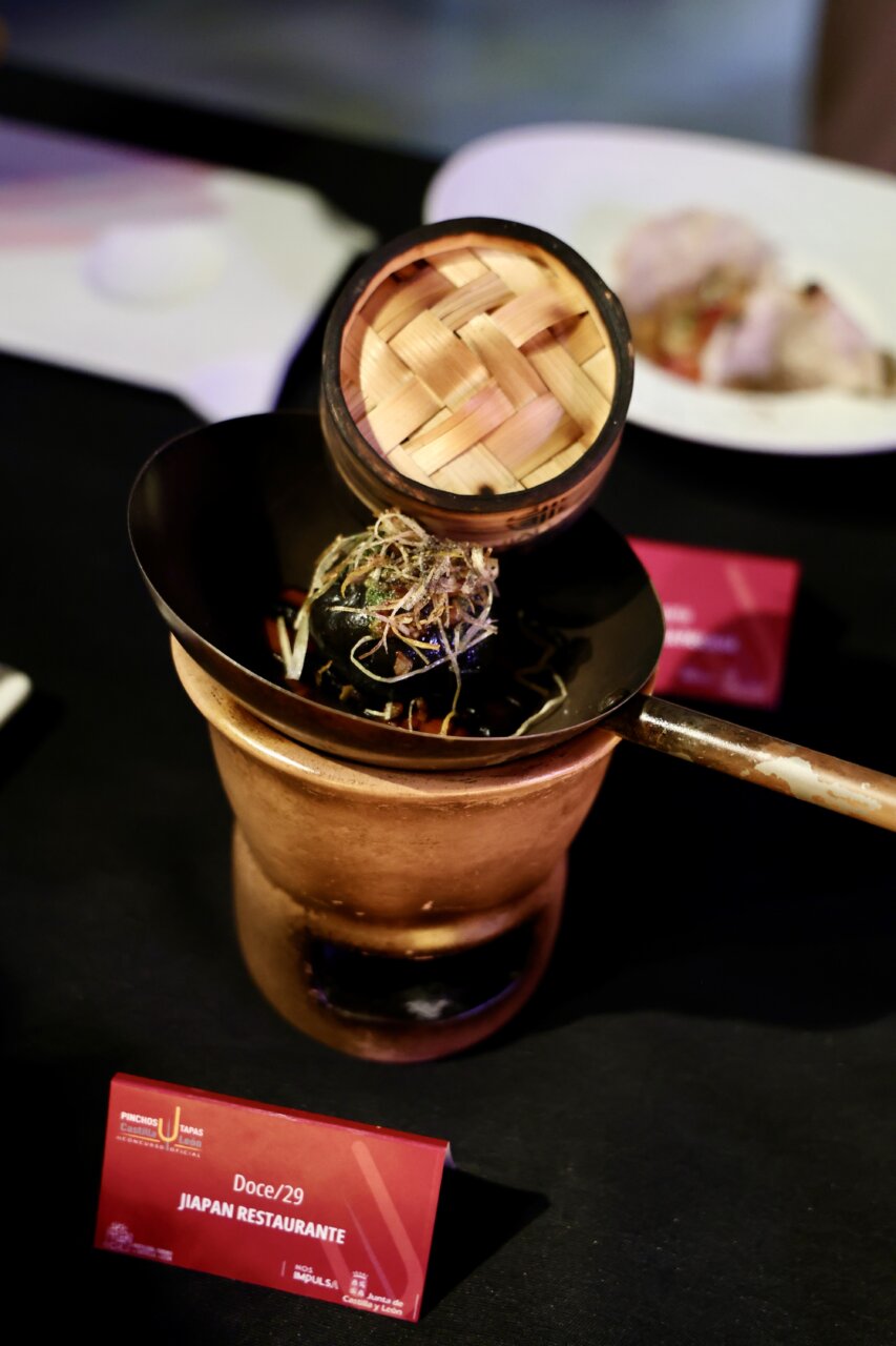 Presentación del plato Doce/29 del restaurante Jiapan en concurso de tapas.