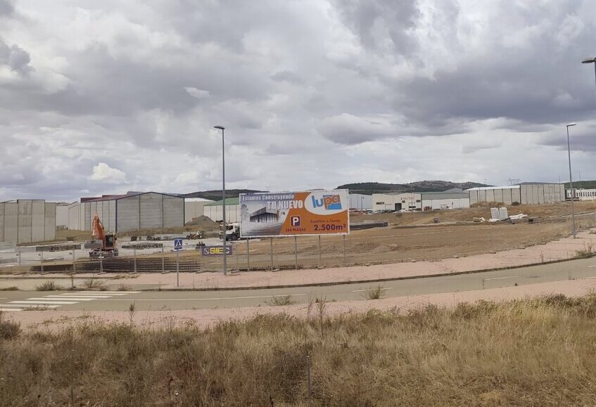 Obras de construcción del nuevo supermercado Lupa en Palencia