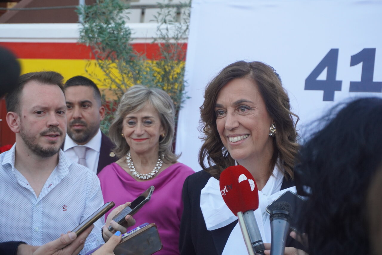 Gala del Día de la Provincia con alcaldes y autoridades en la plaza de toros