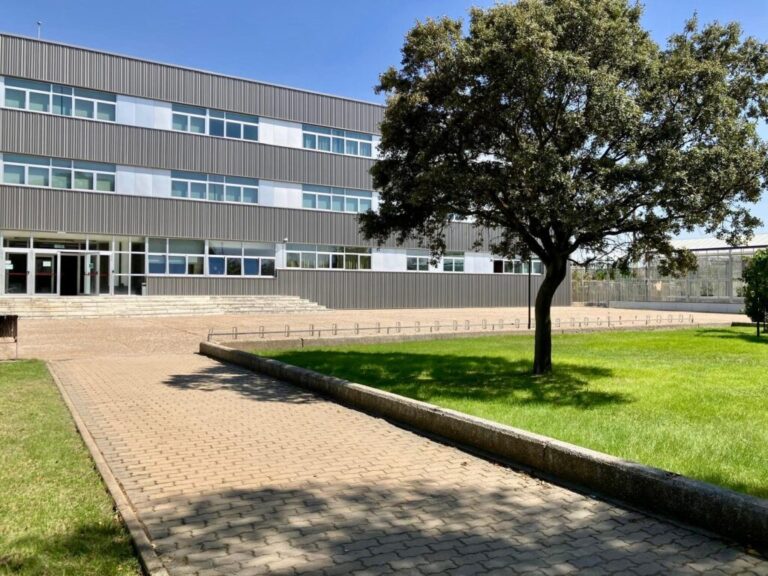 Fachada de la Escuela Técnica Superior de Ingenierías Agrarias en Palencia