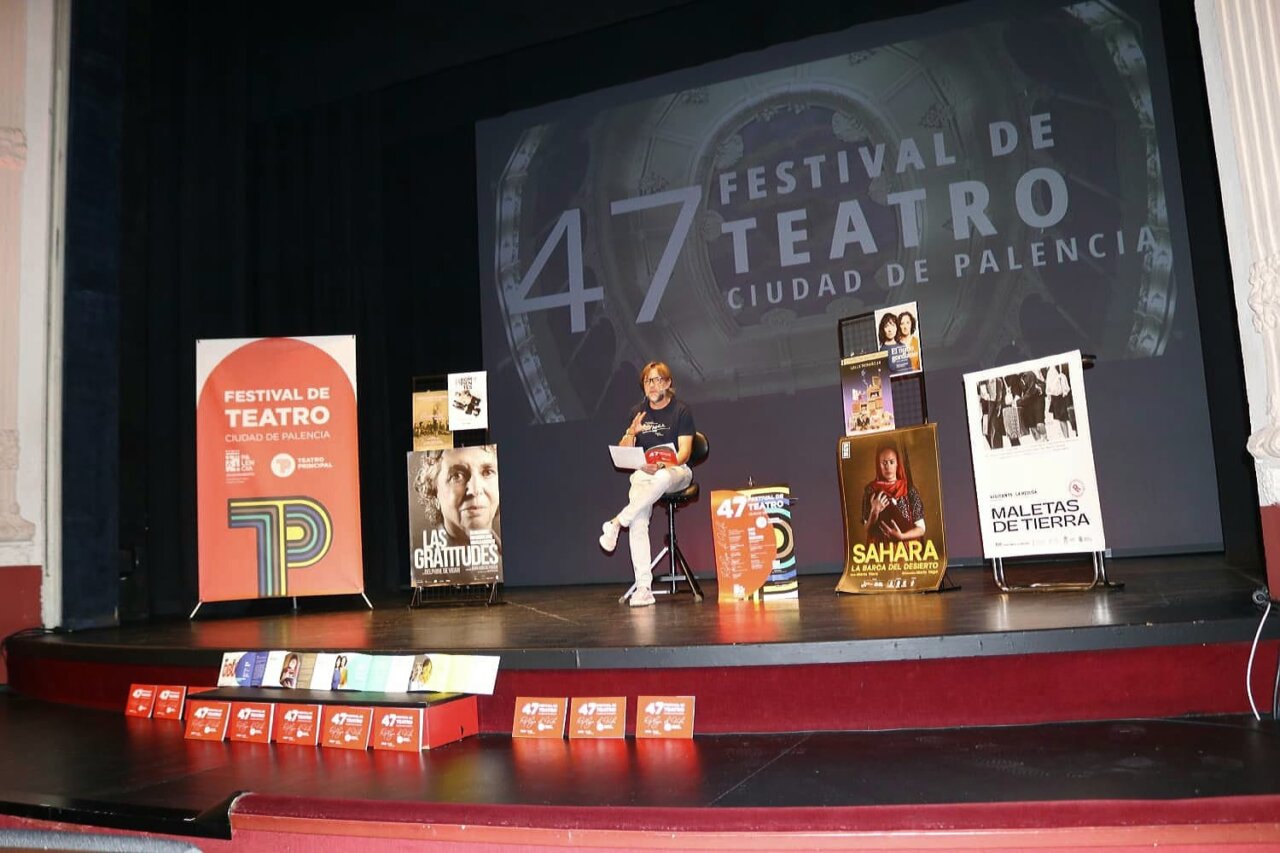 Presentación del 47 Festival de Teatro de Palencia con carteles de obras