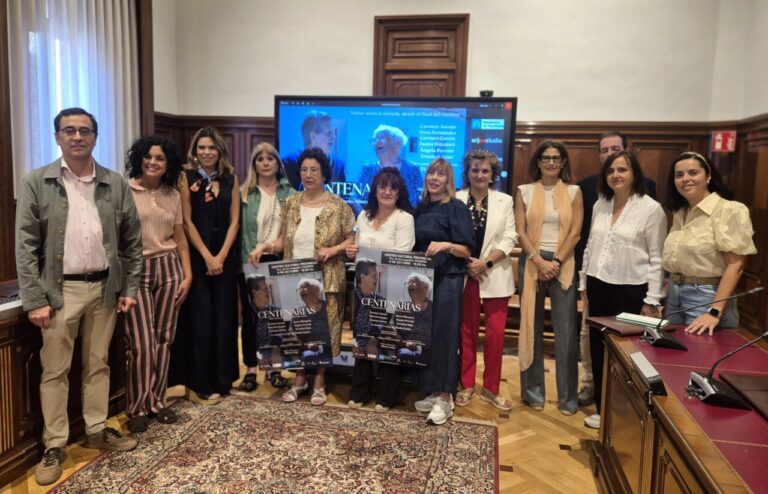 Reunión del Consejo de la Mujer en homenaje a mujeres centenarias
