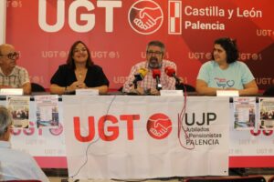 Reunión de representantes de UGT en Palencia durante el encuentro de personas mayores.
