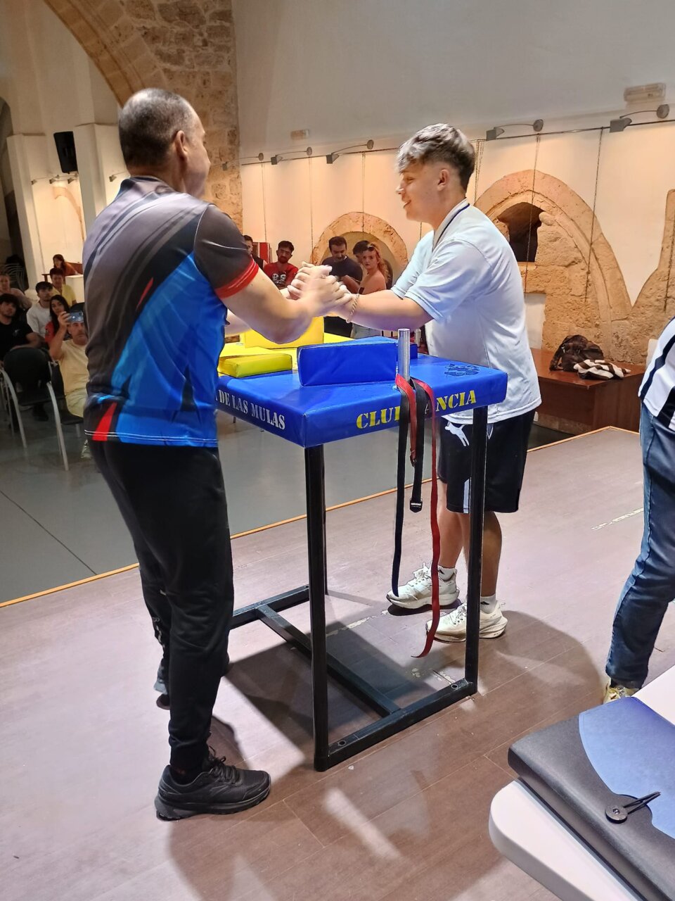 Competencia de pulsos en el Open de Mansilla con Iker Rojo