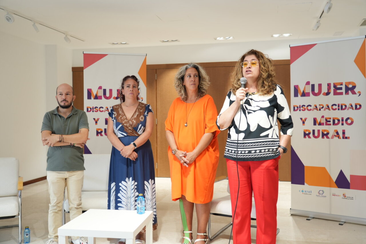 Inauguración del encuentro sobre mujeres con discapacidad en Villamuriel