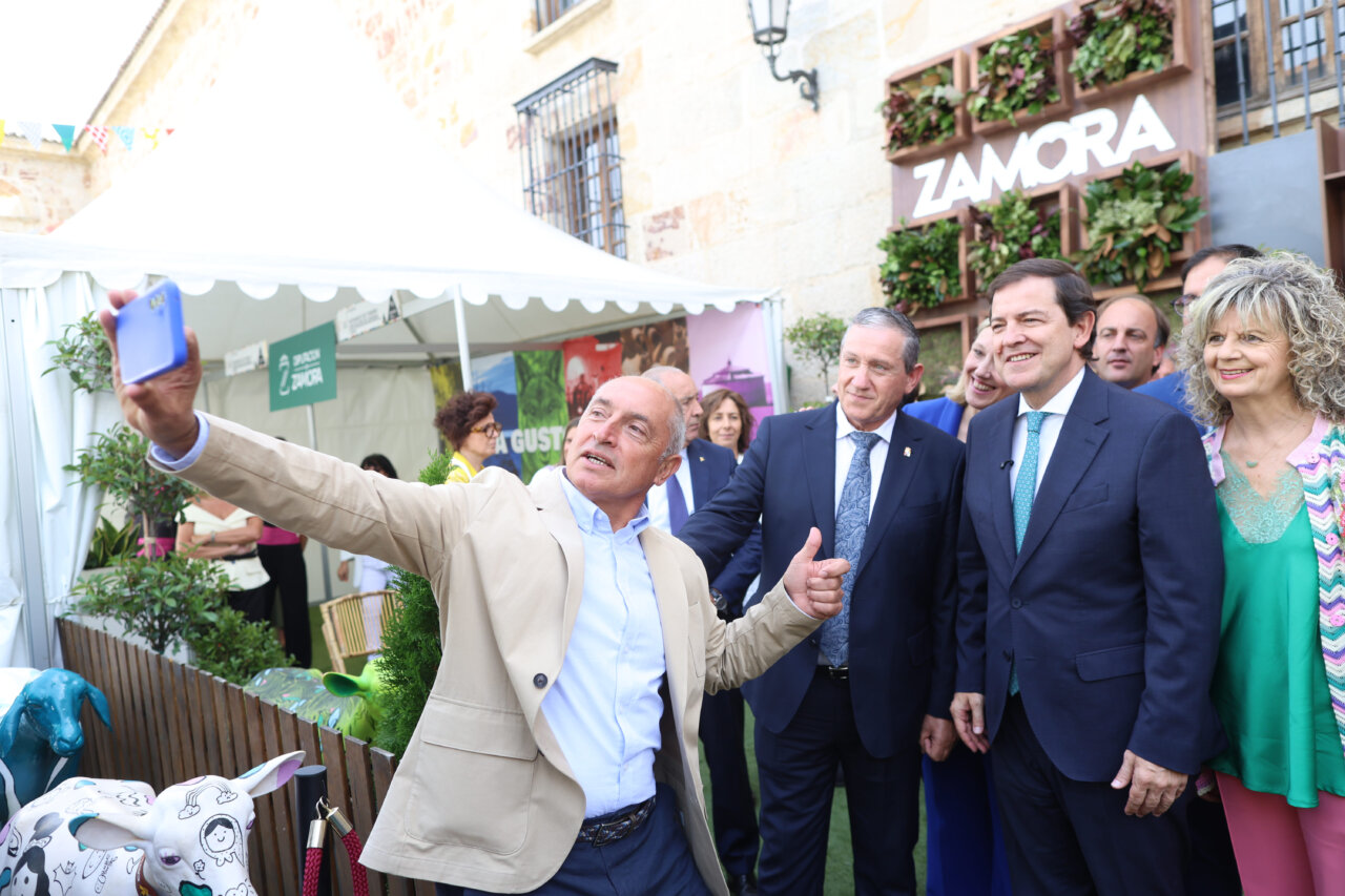 Inauguración de la Feria Internacional del Queso Fromago en Zamora con autoridades