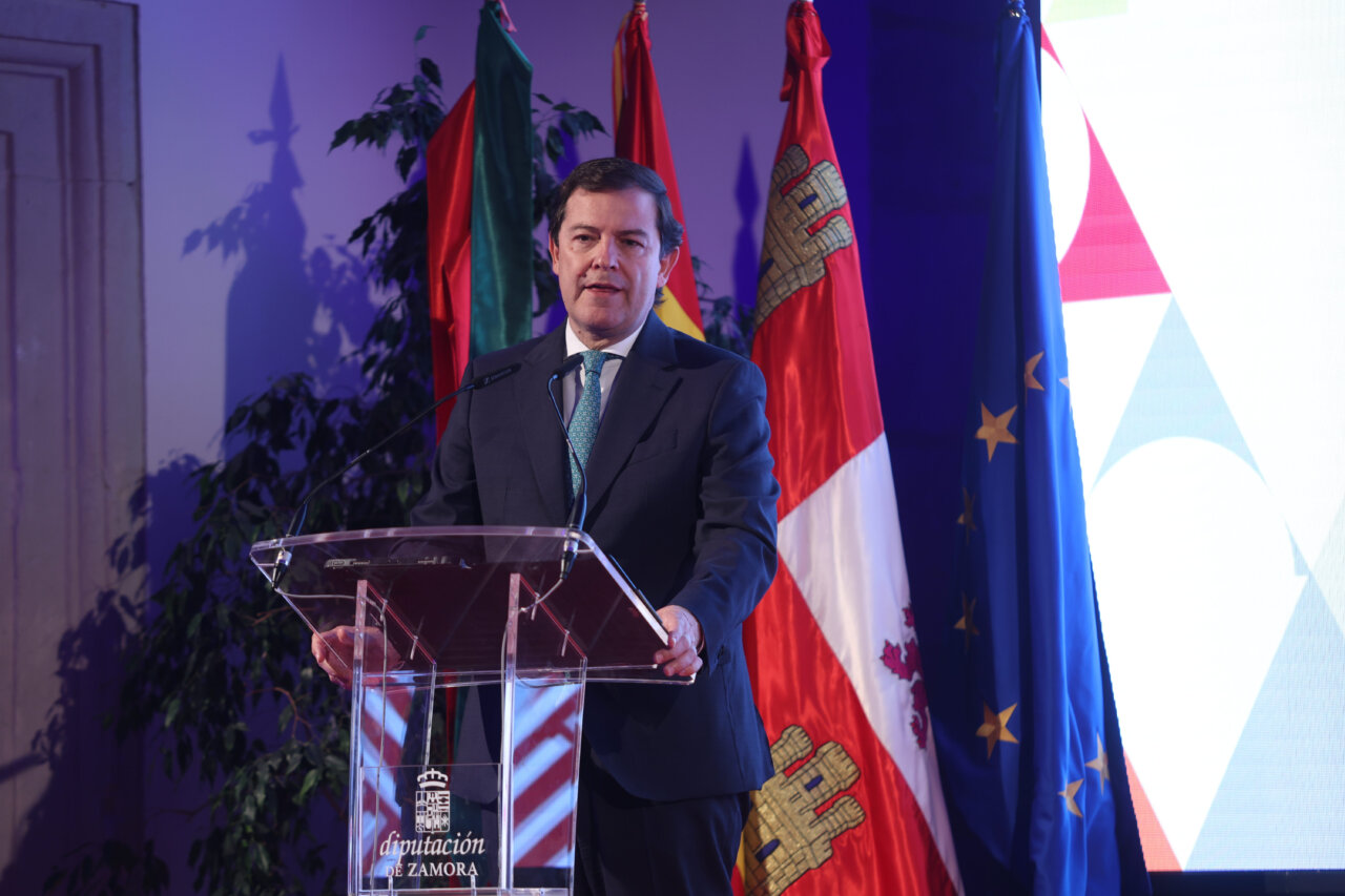 El presidente de la Junta durante la inauguración de Fromago en Zamora
