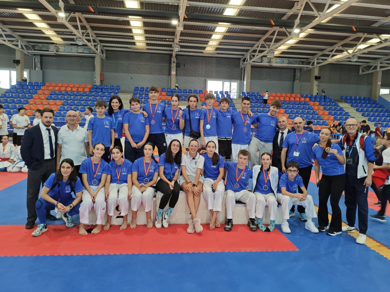 Equipo de karate palentino con medallas en campeonato regional