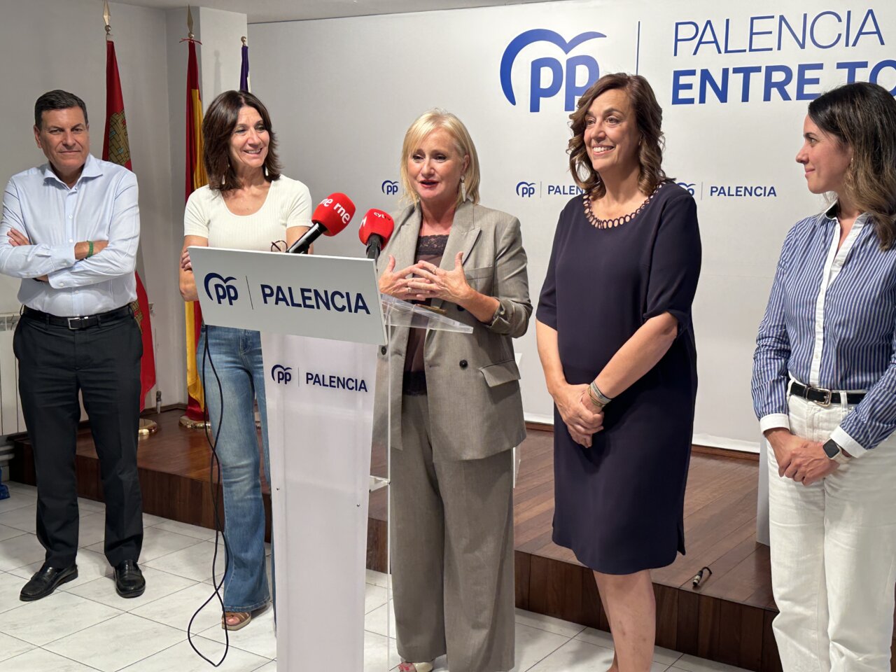 Leticia García hablando sobre conexiones ferroviarias en Palencia