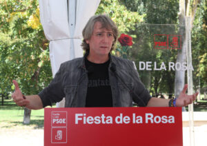 Carlos Martínez hablando en la Fiesta de la Rosa del PSOE en Palencia