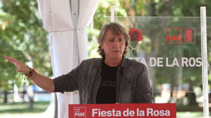 Carlos Martínez hablando en la Fiesta de la Rosa del PSOE en Palencia