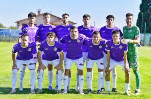 Equipo de fútbol Palencia Cristo Atlético posando en el campo