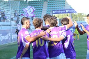Jugadores del Palencia Cristo Atlético celebrando un gol en el partido