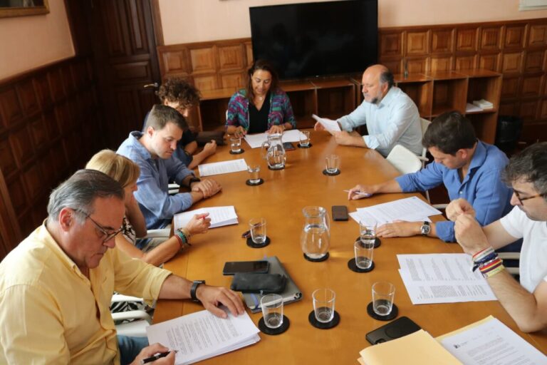 Reunión del Ayuntamiento de Palencia sobre la Feria del Disco, CD y Vinilo.
