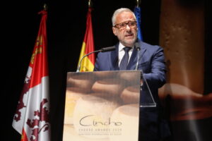 Carlos Pollán hablando en los Premios Cincho en Zamora