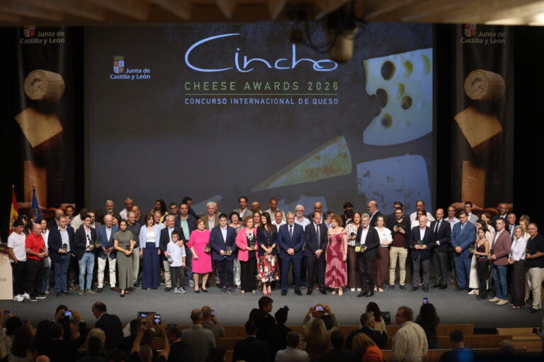 Ceremonia de entrega de premios Cincho 2026 con participantes y ganadores