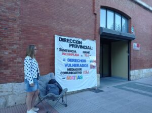 Protesta de padres frente a la Dirección Provincial de Educación en Palencia
