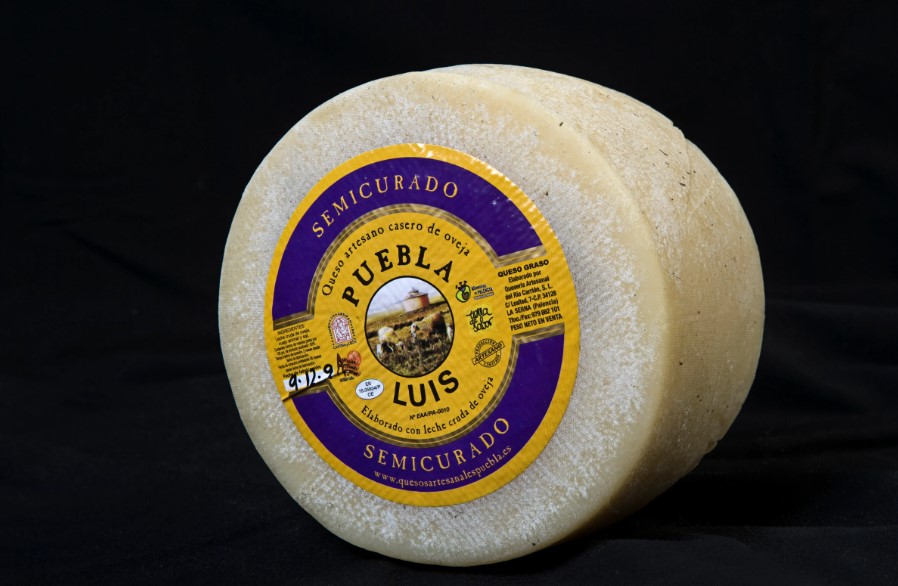 Queso semicurado Puebla Luis con etiqueta distintiva