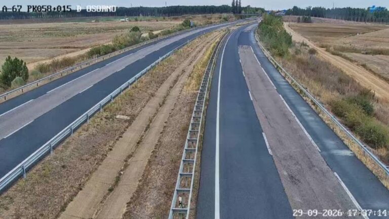 Vista de la autovía A-67 entre Santillana de Campos y Villaprovedo