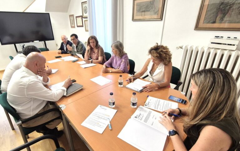 Reunión de la Diputación de Palencia sobre enoturismo y rutas del vino