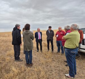 Reunión de representantes en parcelas de Castromocho para estudiar biodiversidad