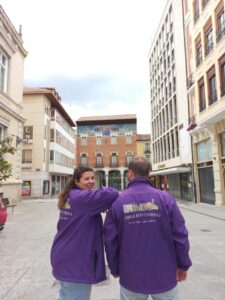 Guías turísticos en Palencia con chaquetas de Chiguito Corito