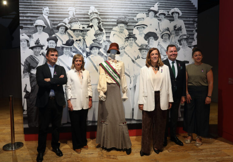 Presentación de la exposición sobre el sufragio femenino en Palencia