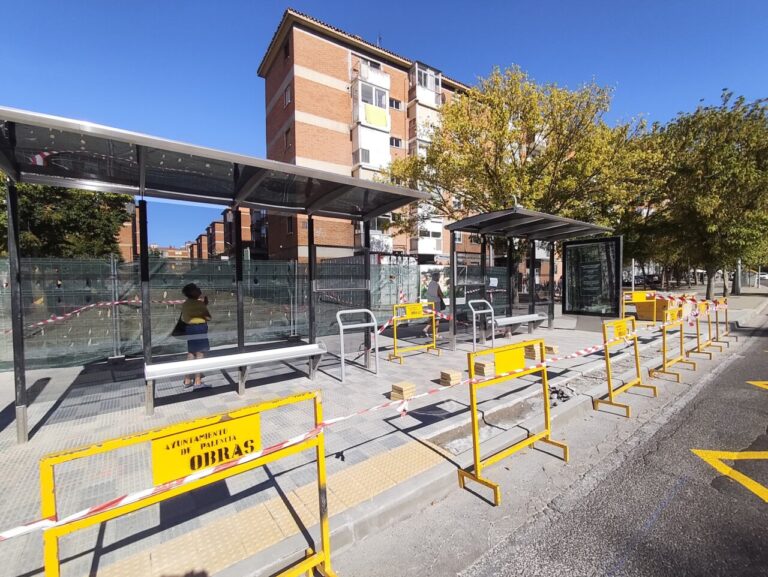 Nueva marquesina de autobuses en la Plaza Rabi Sem Tob en Palencia