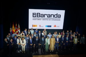 Inauguración del Auditorio La Baranda con autoridades presentes