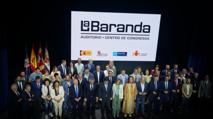Inauguración del Auditorio La Baranda con autoridades presentes