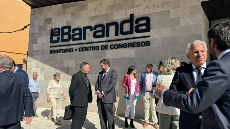 Inauguración del centro cultural La Baranda en Baltanás con autoridades presentes