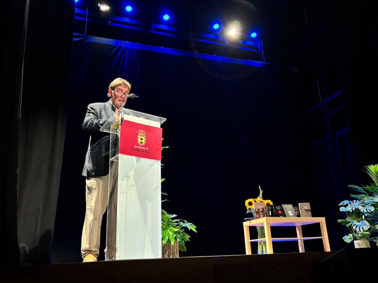 Luis García Montero en la clausura de la Feria del Libro en Paredes de Nava