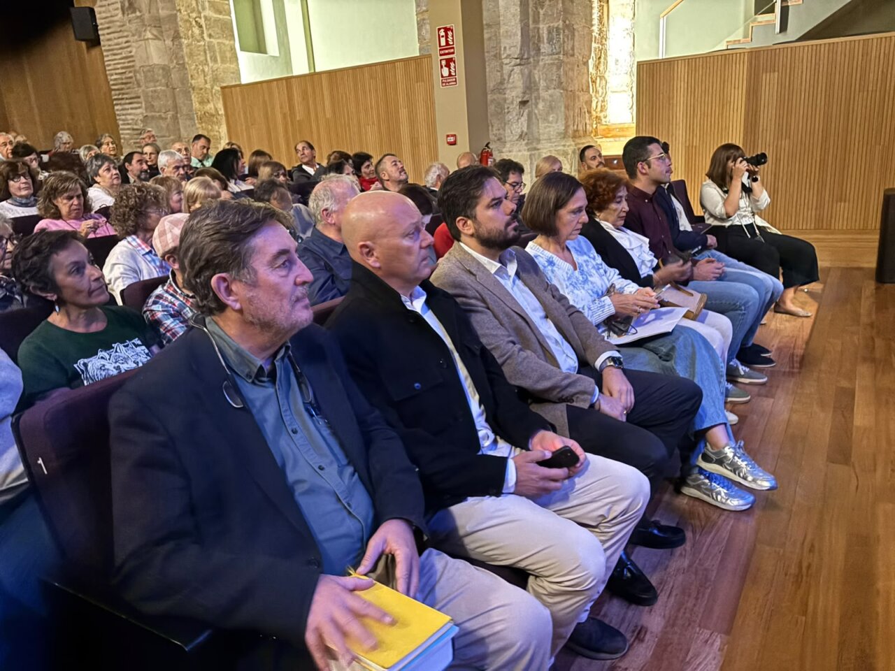 Asistentes en la clausura de la Feria del Libro en Paredes de Nava