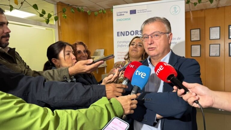 Un grupo de personas en una jornada técnica sobre el proyecto Endorse en Palencia.