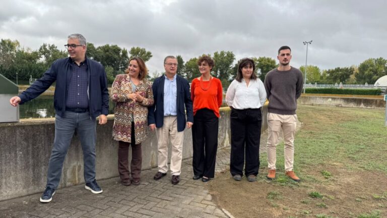 Grupo de personas en la jornada técnica de la EDAR en Palencia